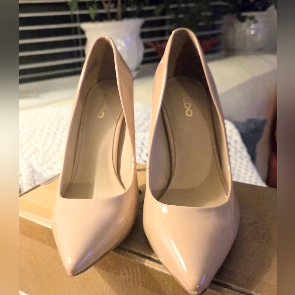 ALDO Women's Light Camel/nude Color 4 Inch High Heels Size 6.5